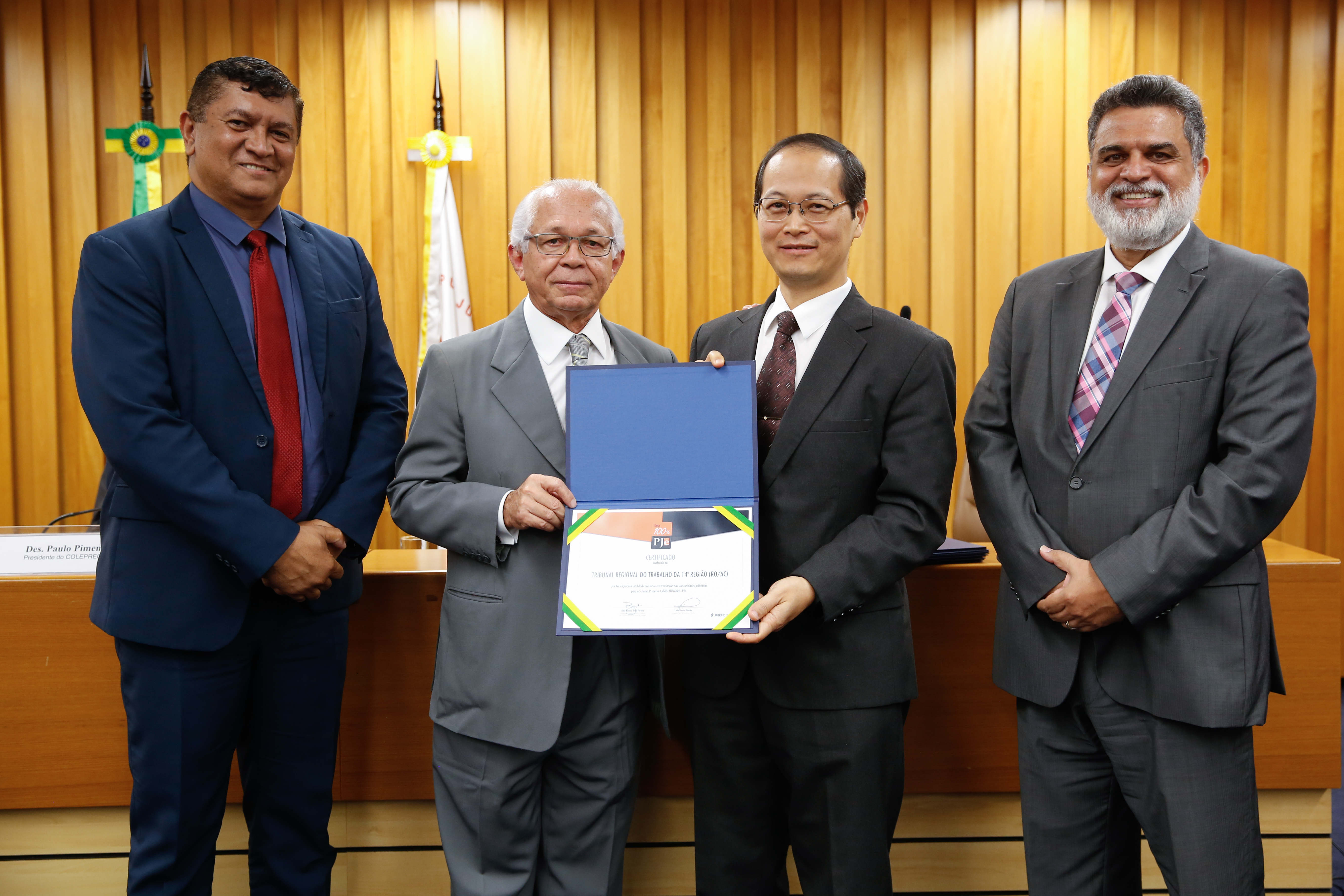 O TRT recebe do TST o certificado do Selo 100% PJe