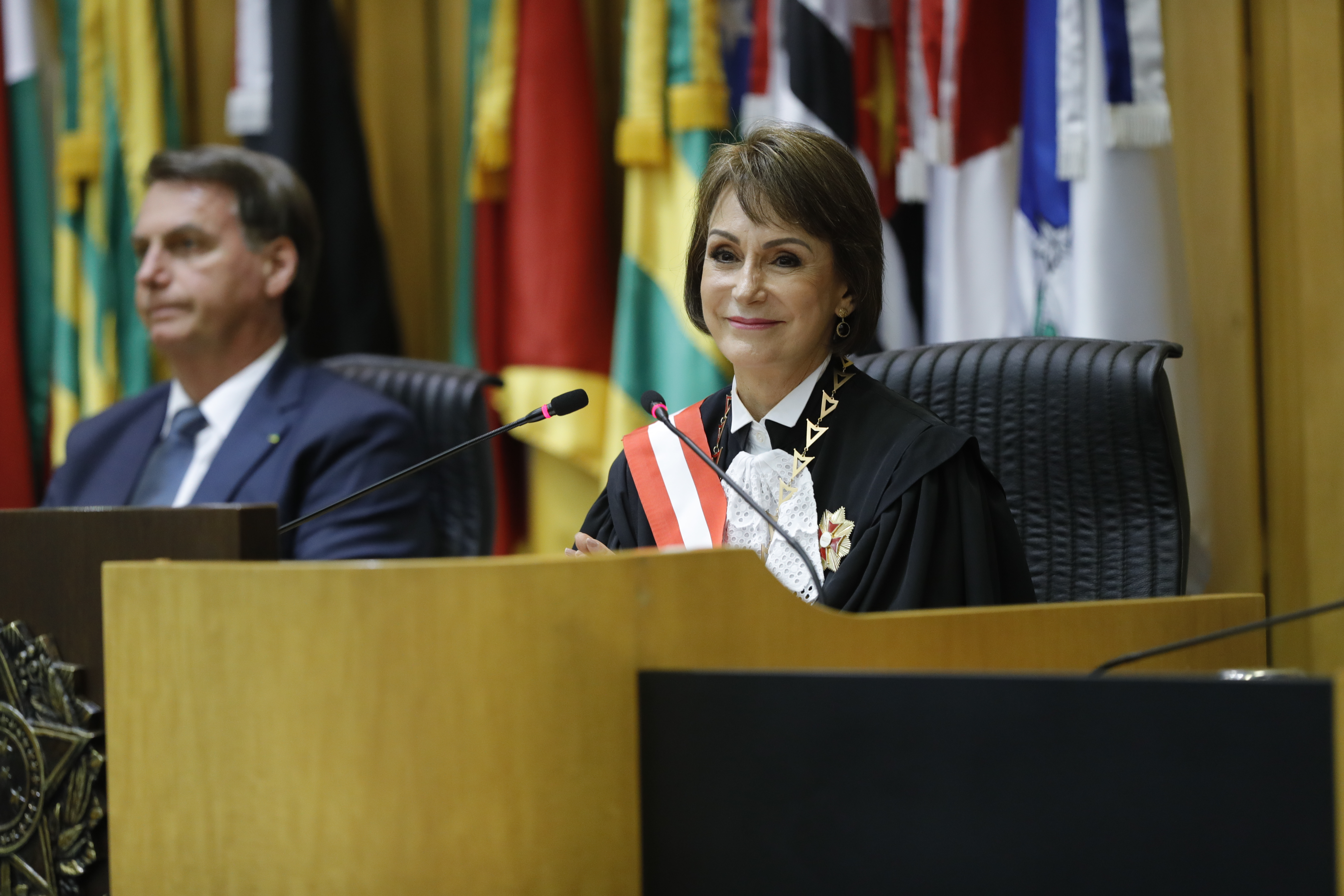 A nova presidente do Tribunal Superior do Trabalho e do Conselho Superior da Justiça do Trabalho (CSJT), ministra Cristina Peduzzi, afirmou em seu discurso de posse, nesta quarta-feira (19), que o compromisso prioritário de sua gestão será a valorização da Justiça do Trabalho no desempenho das suas funções institucionais de prevenir e pacificar os conflitos sociais.