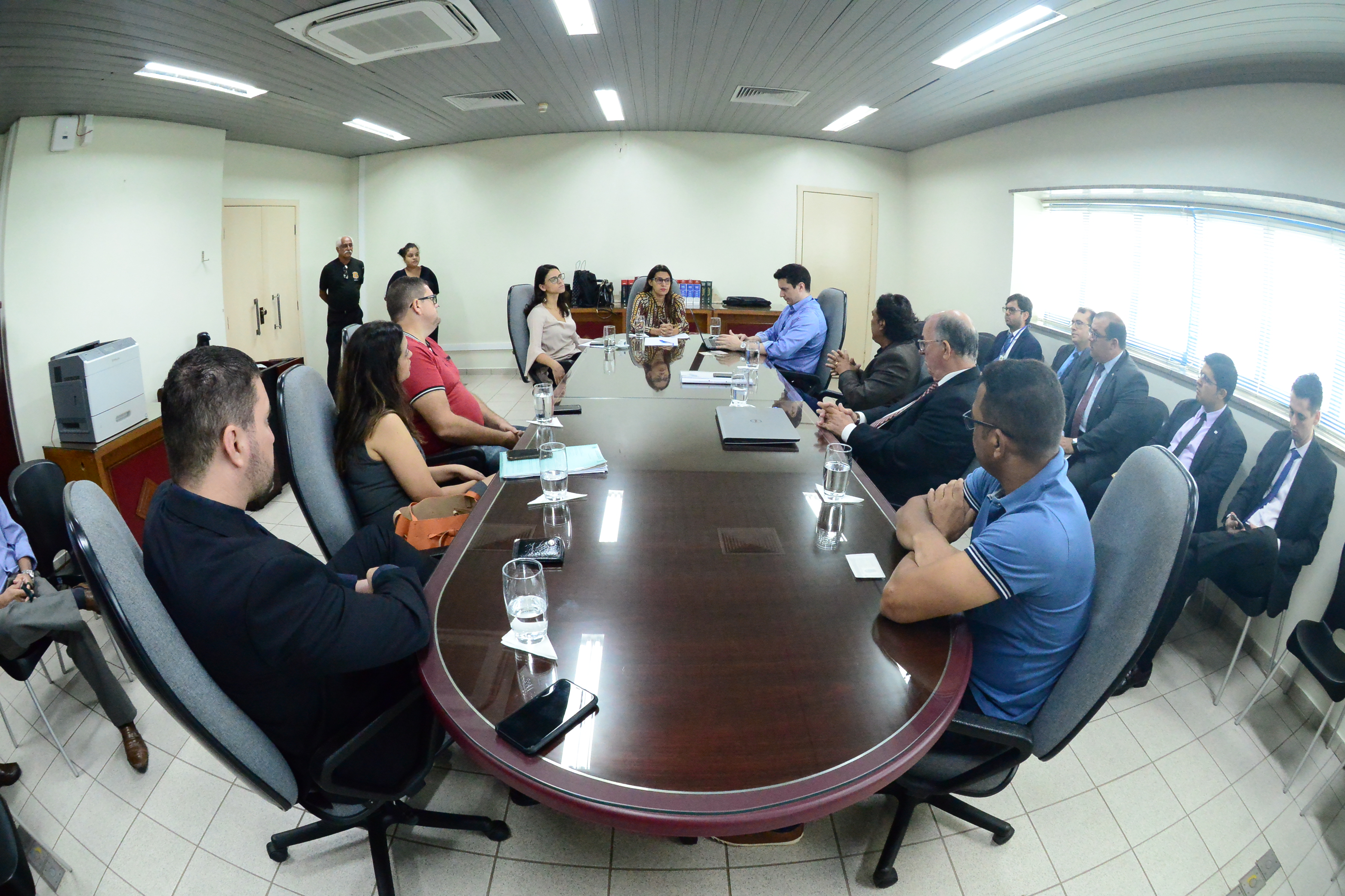 Audiência presidida pela juíza do Trabalho convocada Silmara Negrett, com a participação do Ministério Público do Trabalho, através da procuradora do Trabalho Marina Rocha Pimenta