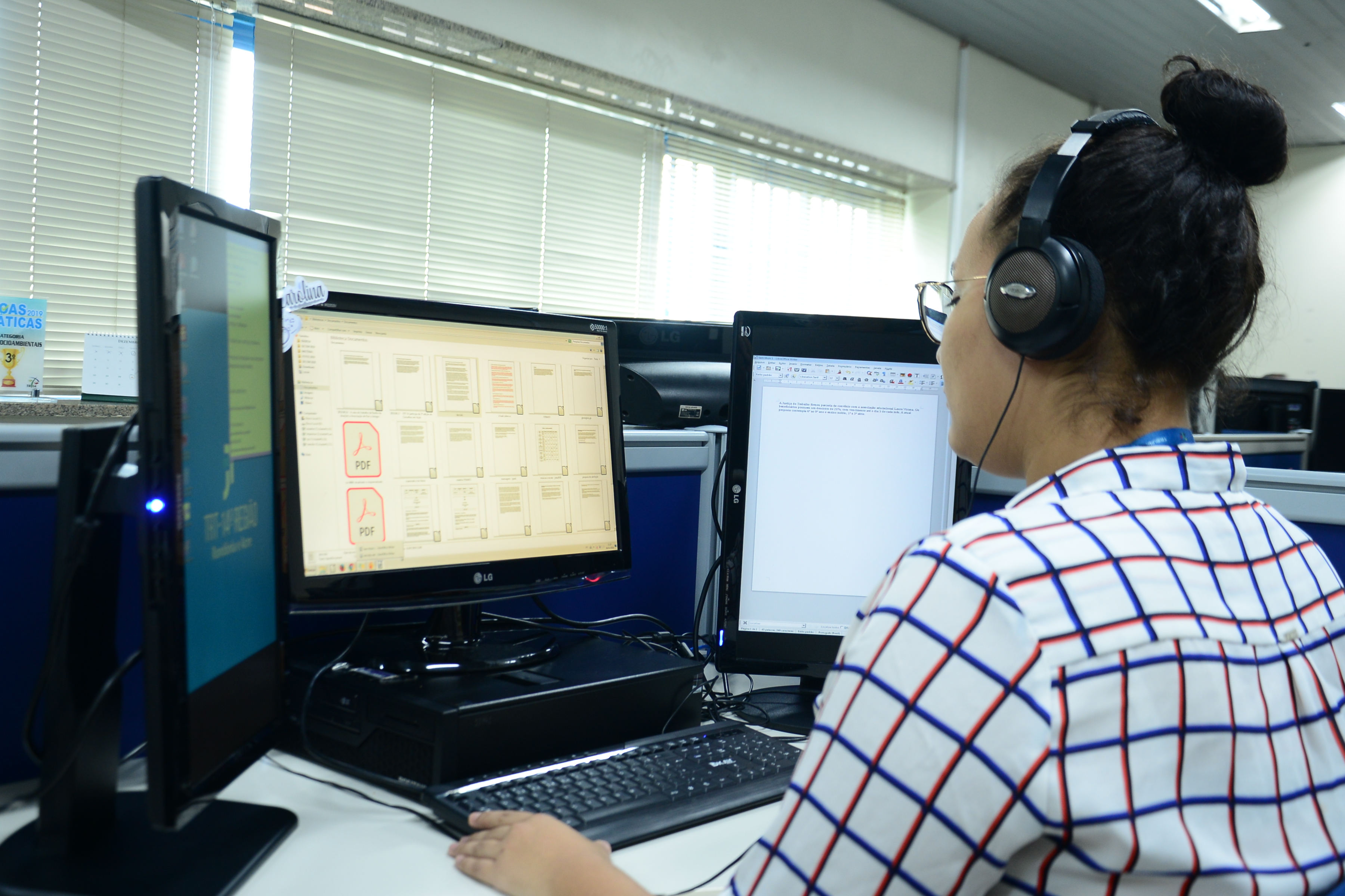 Estagiário durante o expediente no TRT14