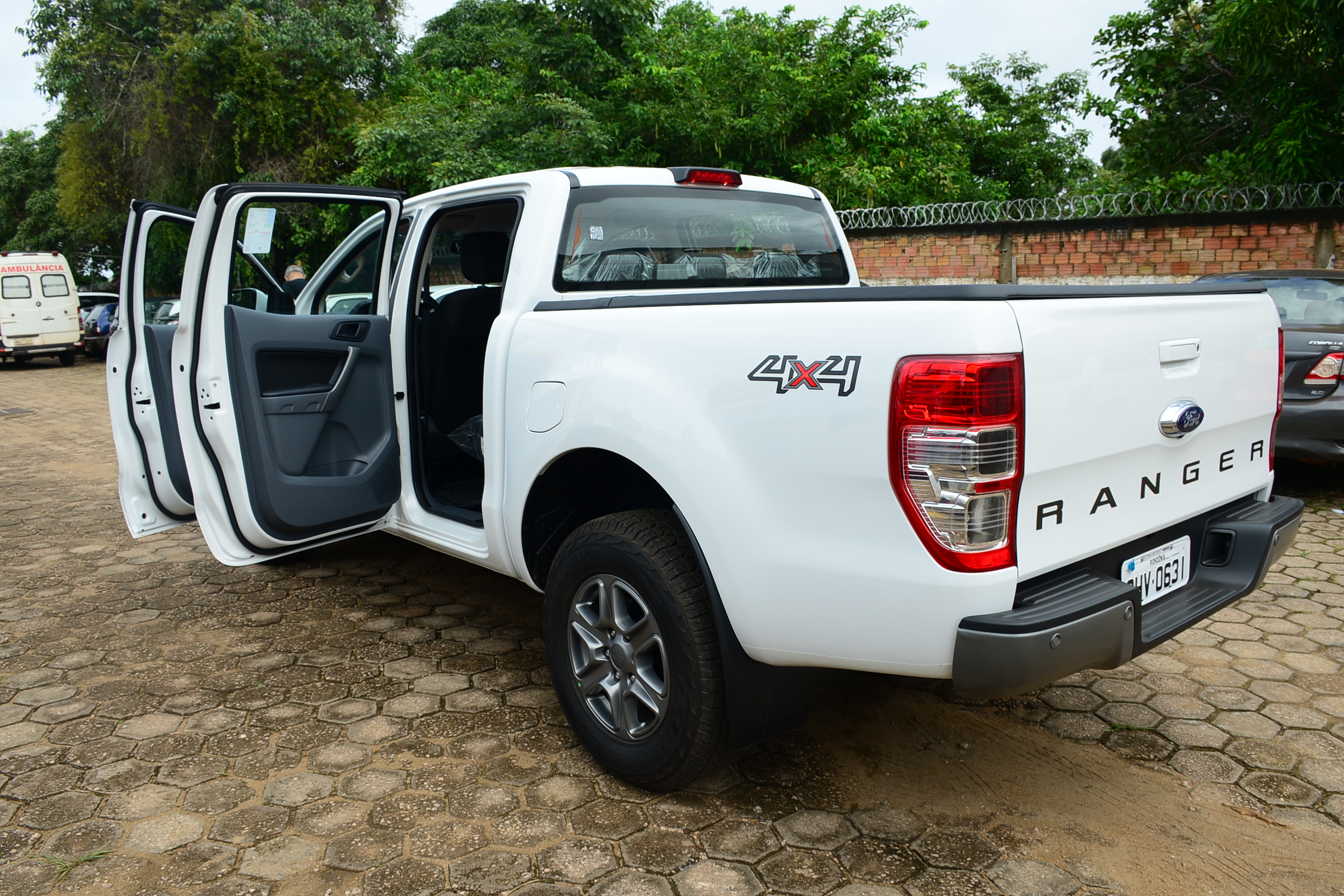 Caminhonete doada ao Cerest de Rondônia