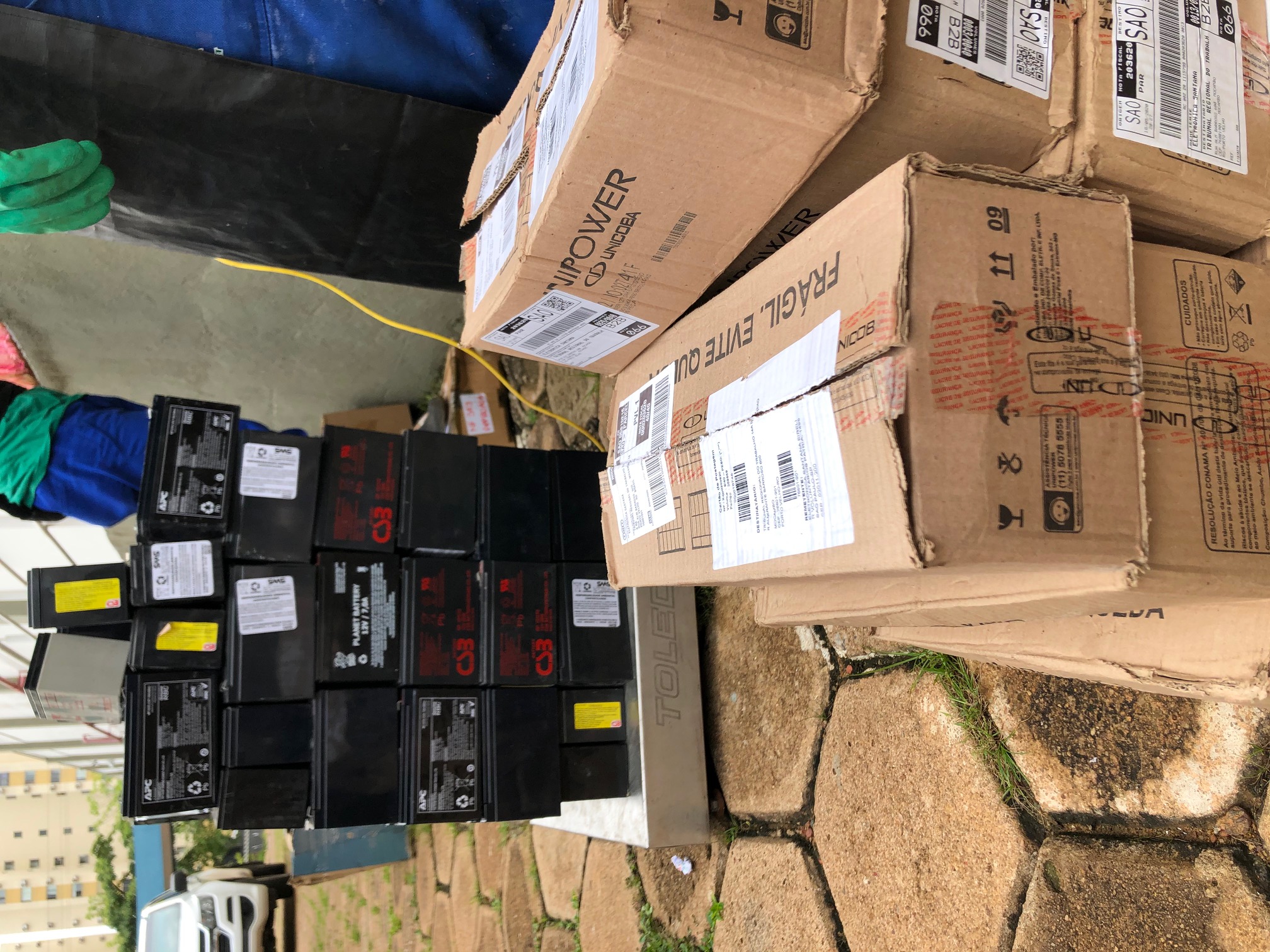 Resíduos sendo descartados de forma ambientalmente correta