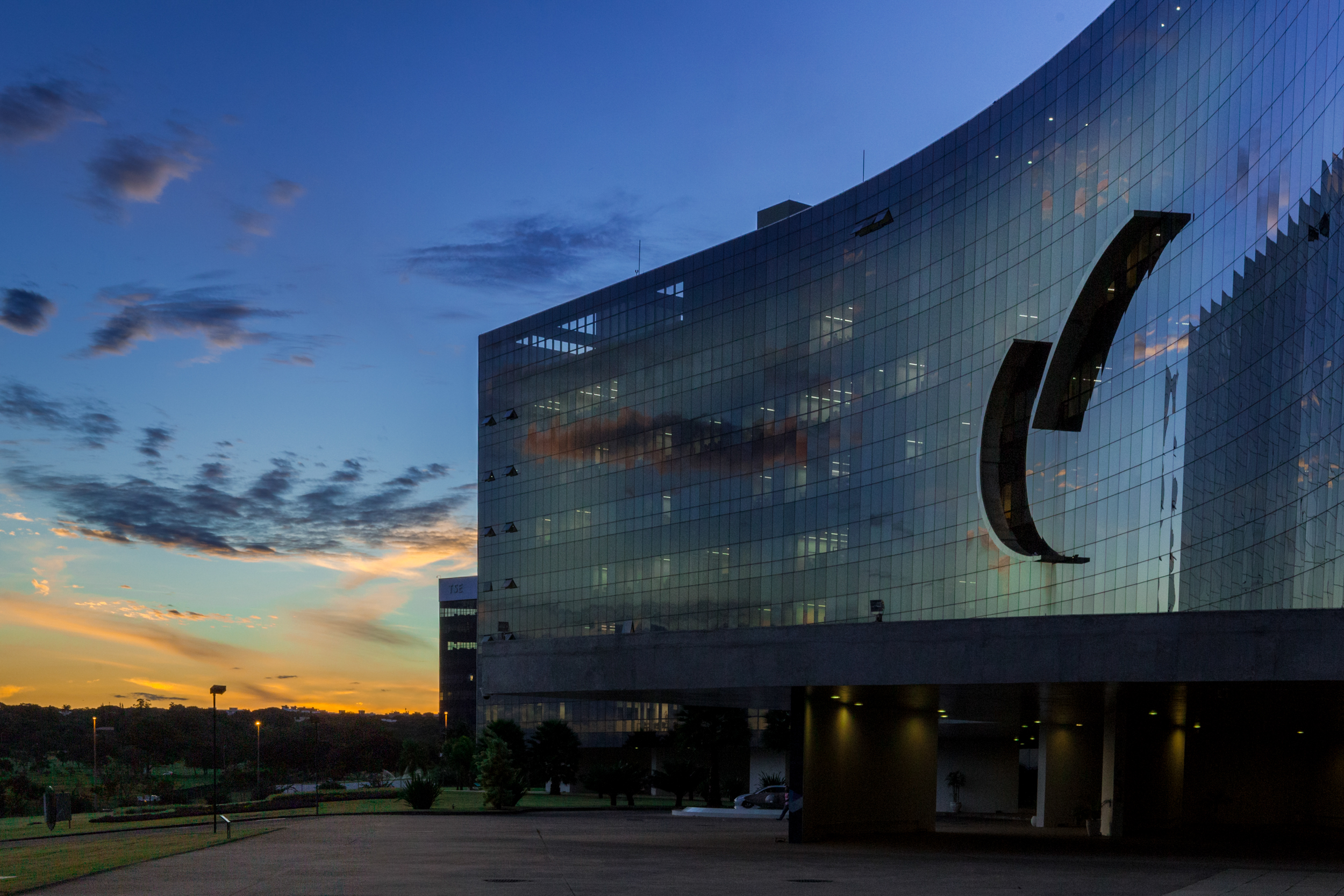 chacha do Tribunal Superior do TRaqbalho, feita em fim de tarde