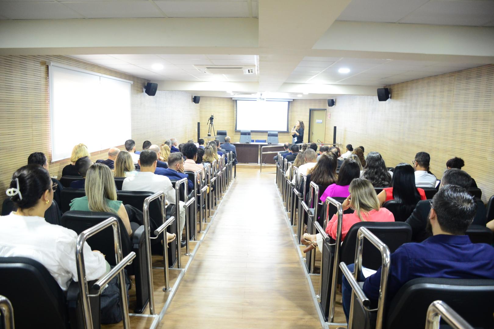 Auditório da Emeron durante Encontro de Inovação do Poder Judiciário de Rondônia. 