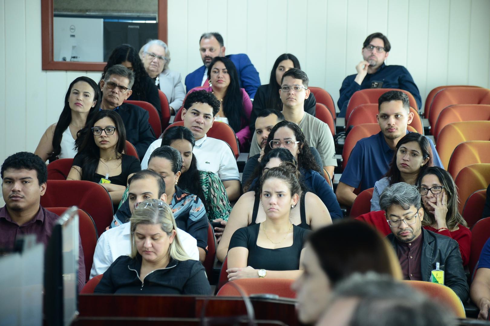 Estudantes de Direito acompanham sessão do Pleno 