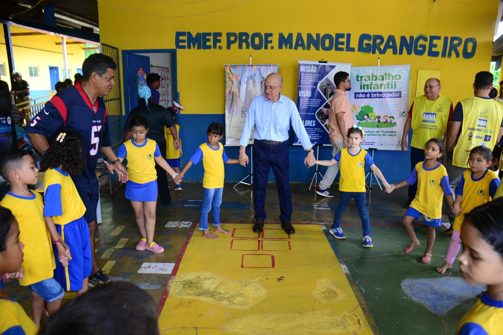Dia das Crianças especial escola rural na comunidade Colônia Viçosa em Porto Velho