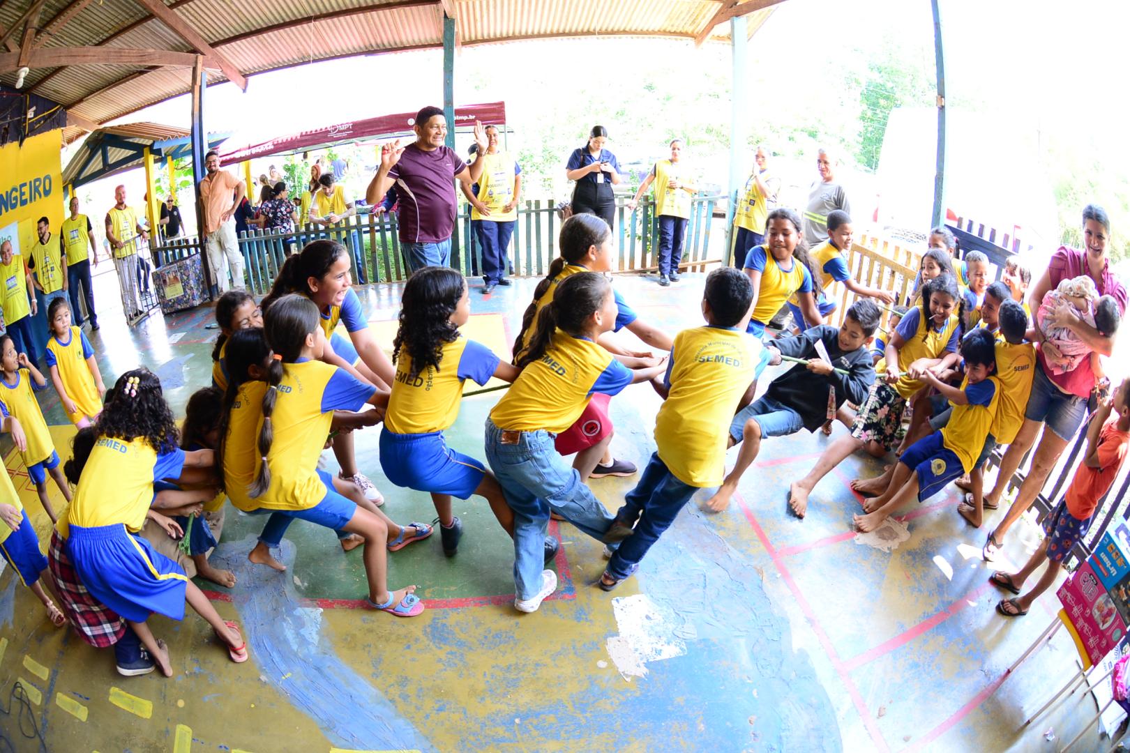 Dia das Crianças especial escola rural na comunidade Colônia Viçosa em Porto Velho