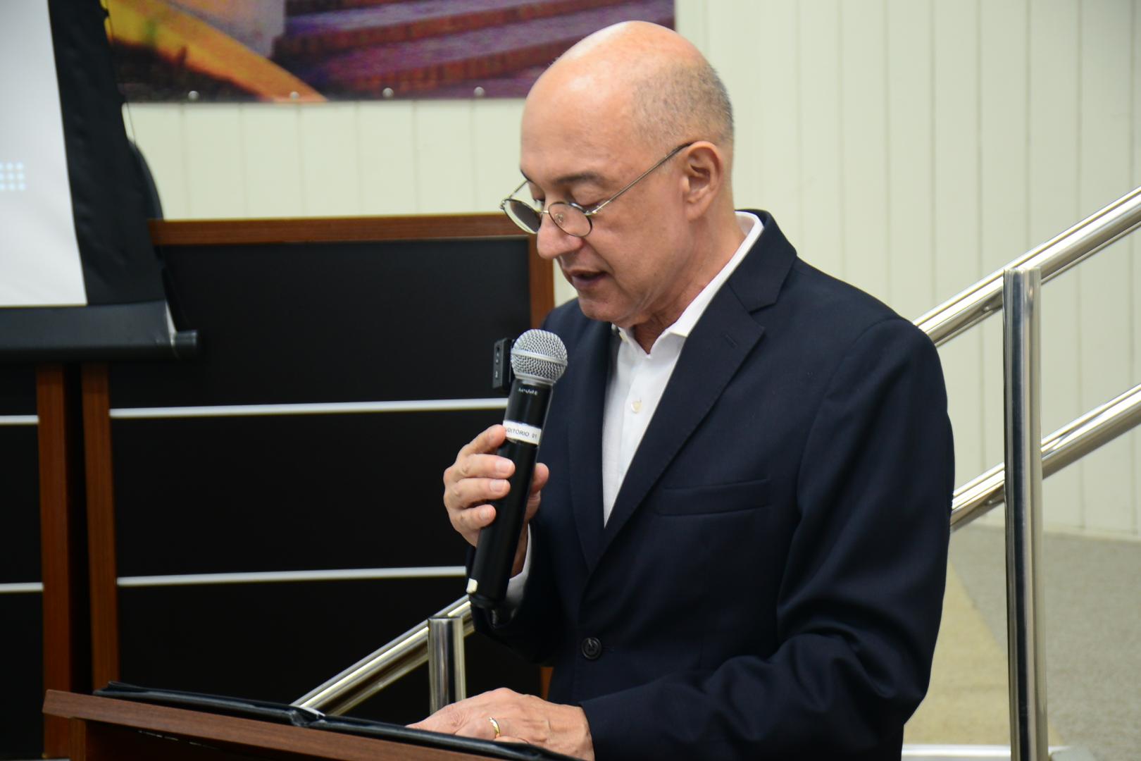 Presidente Ilson Pequeno no auditório TRT-14 durante palestra