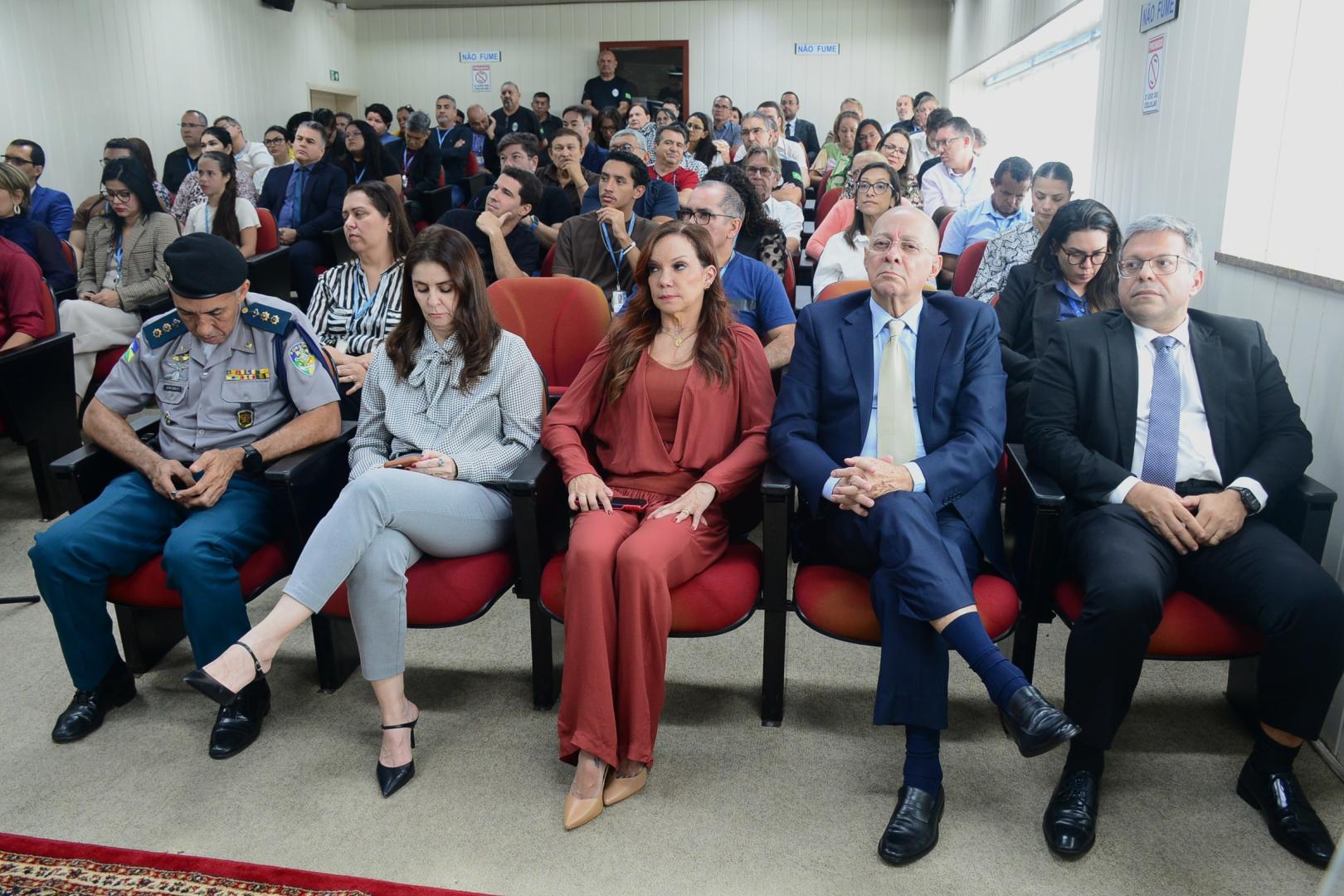 Presidente e vice-presidente e corregedor do TRT-14 recebem Medalha Marechal Rondon 