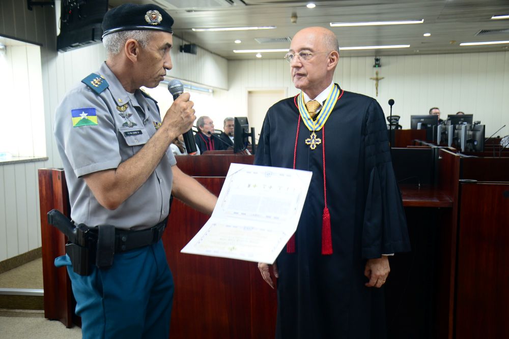 Presidente e vice-presidente e corregedor do TRT-14 recebem Medalha Marechal Rondon 