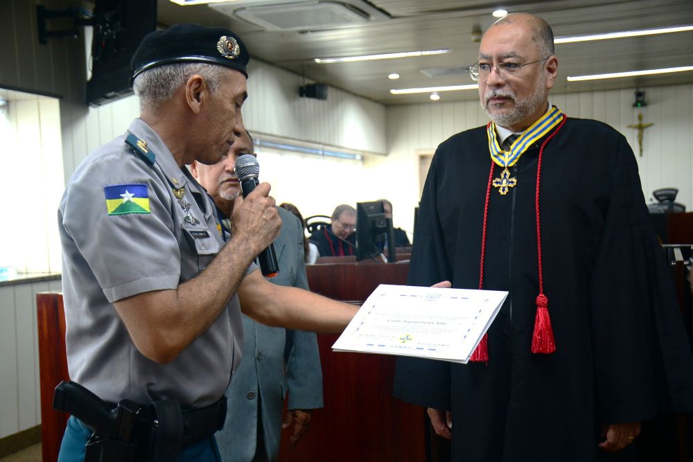 Presidente e vice-presidente e corregedor do TRT-14 recebem Medalha Marechal Rondon 