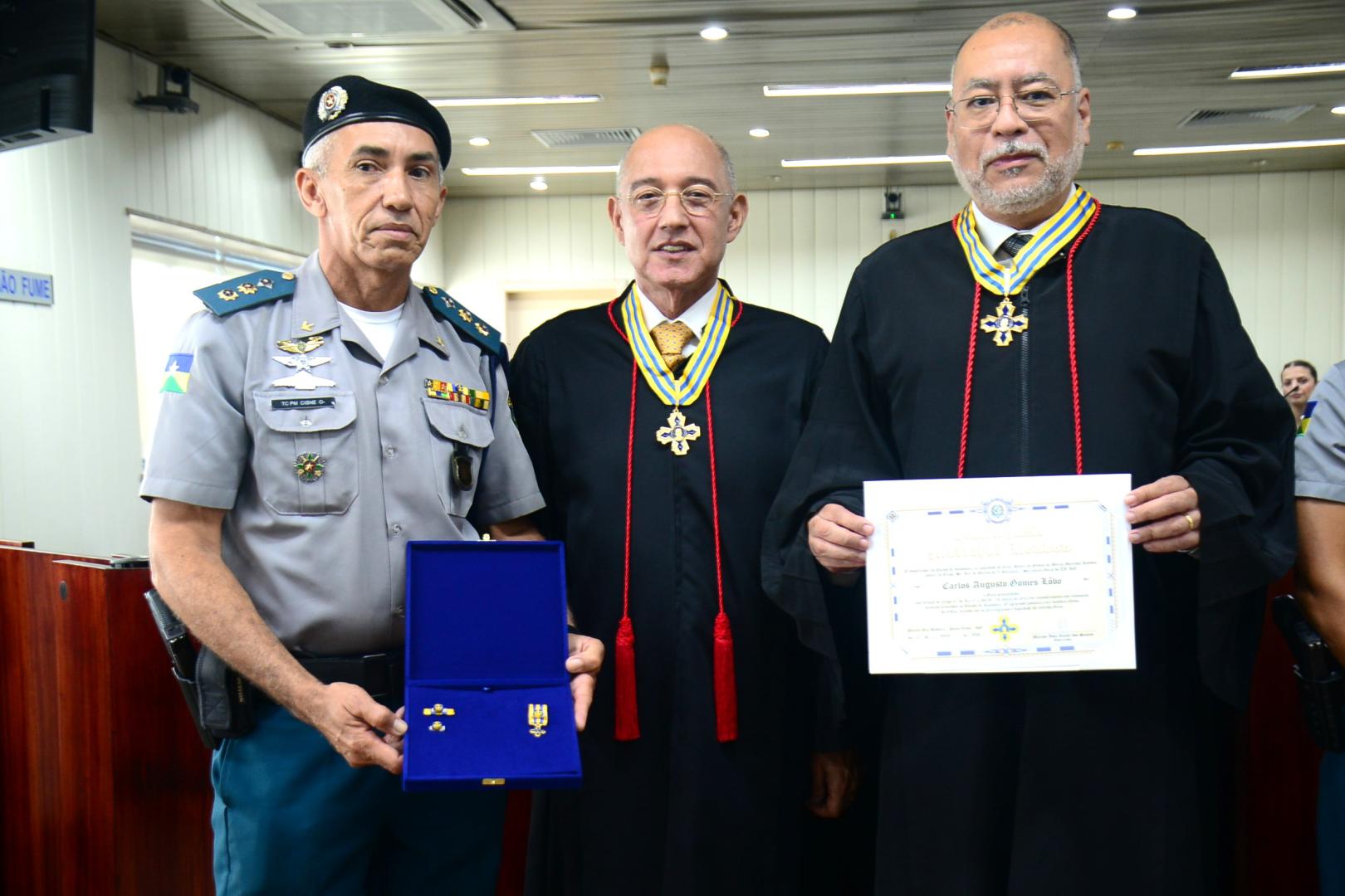 Presidente e vice-presidente e corregedor do TRT-14 recebem Medalha Marechal Rondon 