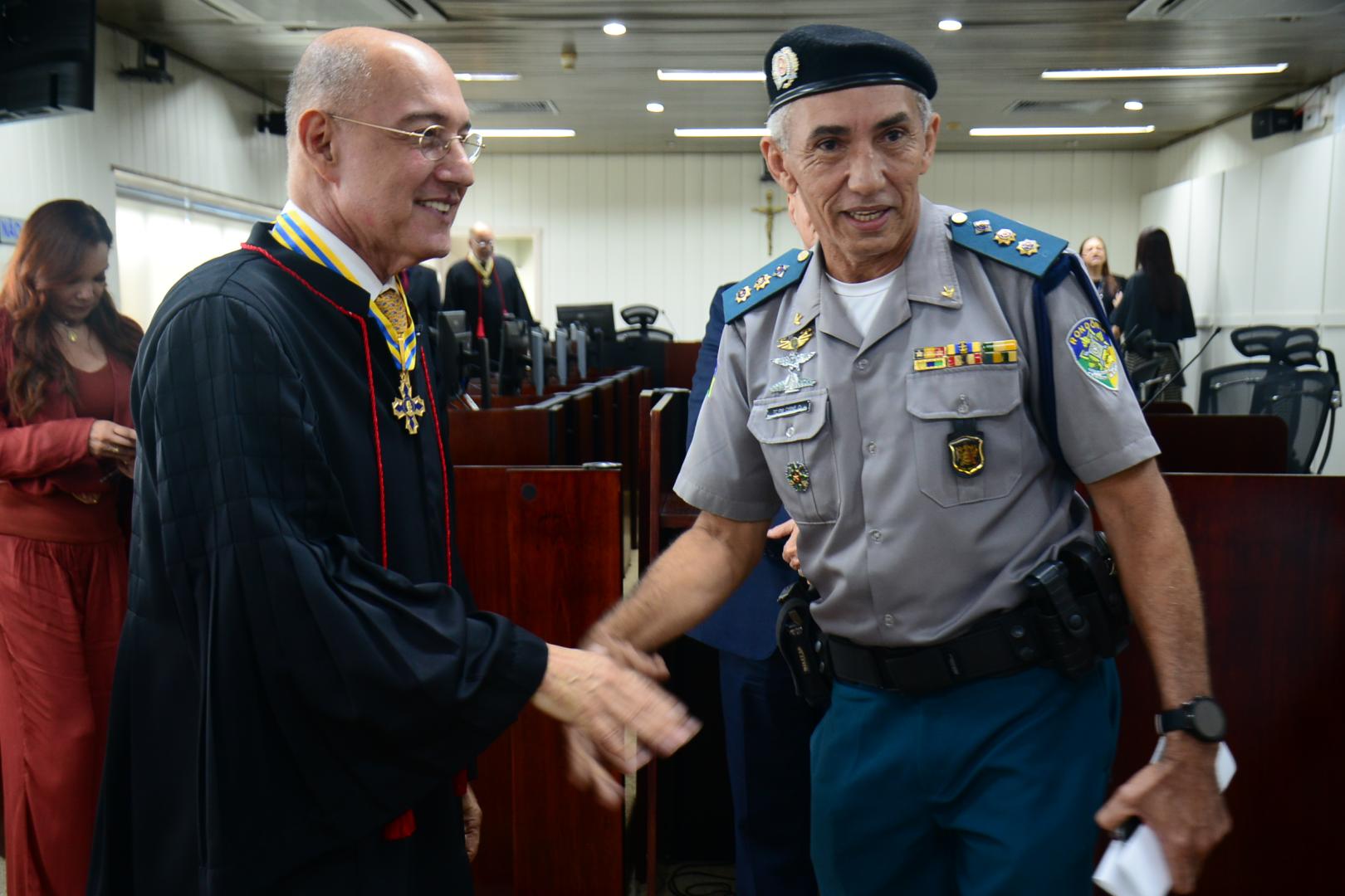 Presidente e vice-presidente e corregedor do TRT-14 recebem Medalha Marechal Rondon 