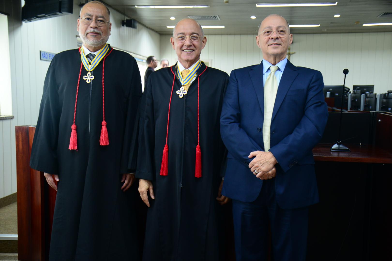 Presidente e vice-presidente e corregedor do TRT-14 recebem Medalha Marechal Rondon 