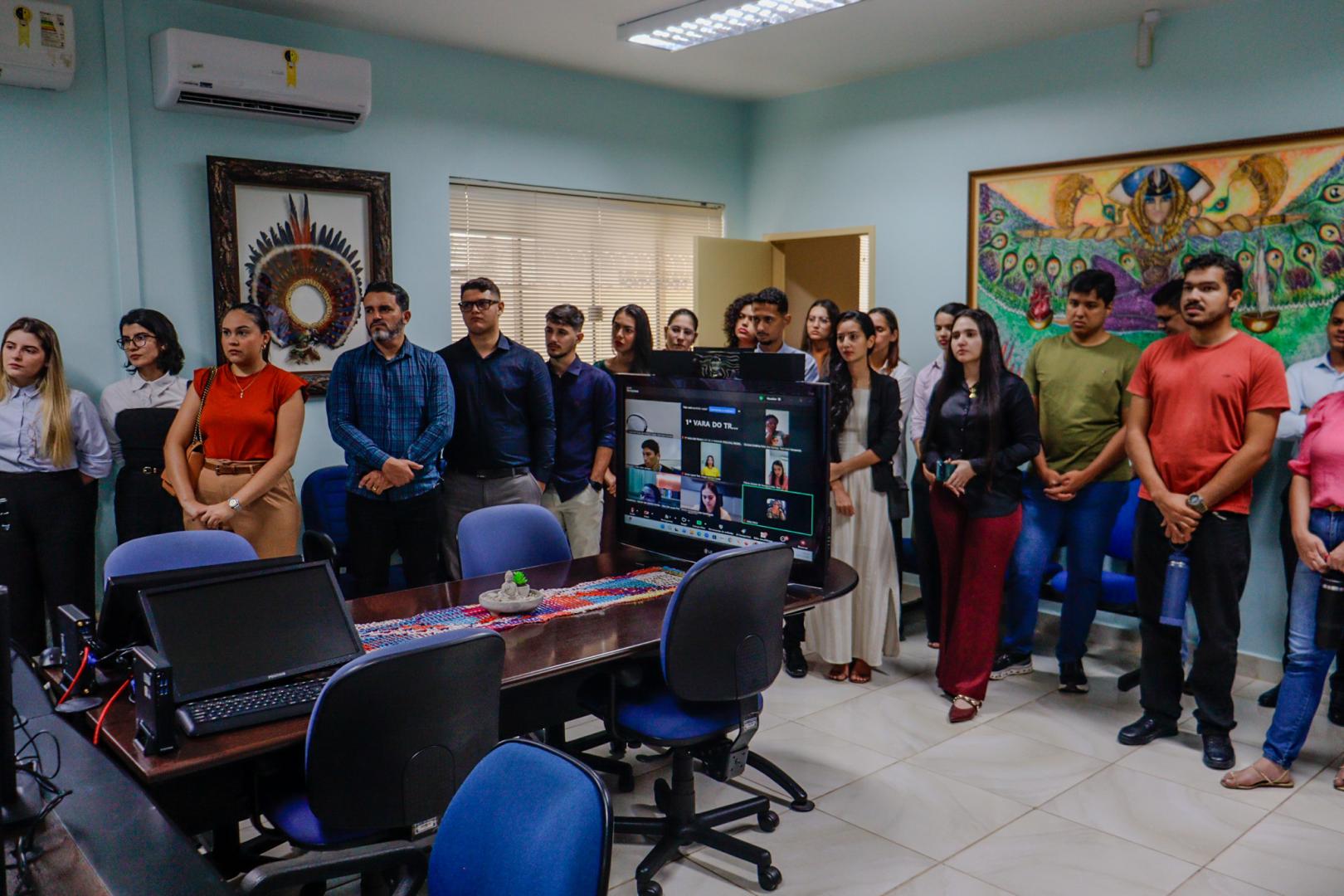 Estudantes visitam Varas do Trabalho em Ji-Paraná