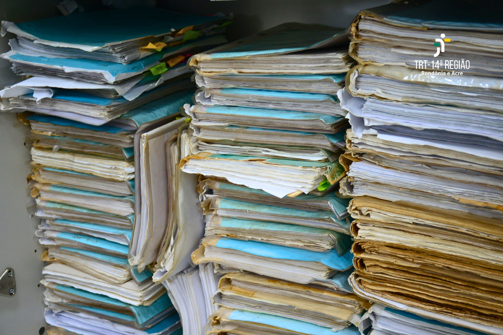  54 volumes físicos no processo originário de execução