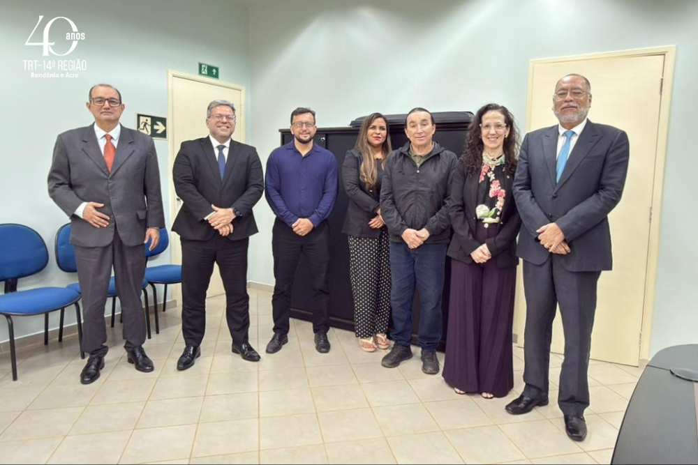  Vara do Trabalho de Machadindo D´Oeste e equipe