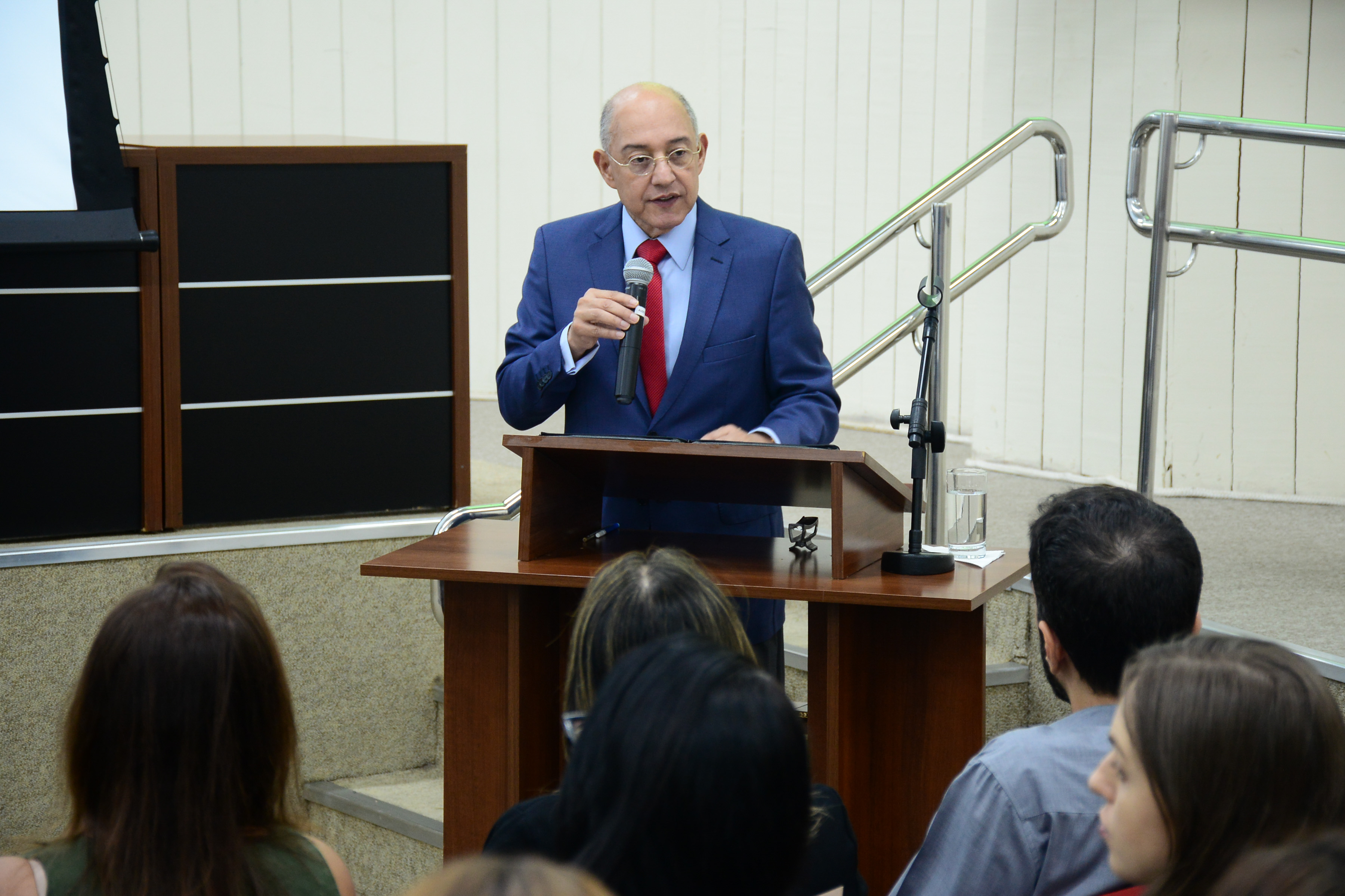 Presidente do TRT-14 discursa na abertura da audiência pública