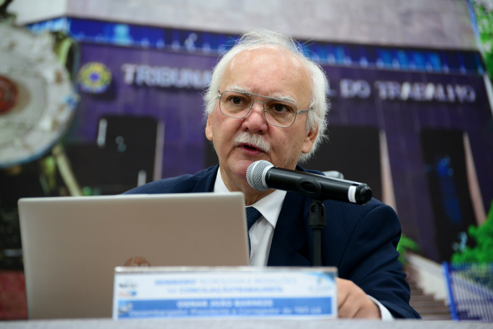 Presidente do TRT-14, des. Osmar João Barneze