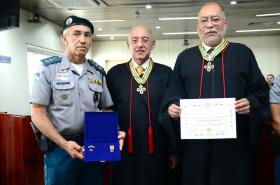Presidente e vice-presidente e corregedor do TRT-14 recebem Medalha Marechal Rondon 
